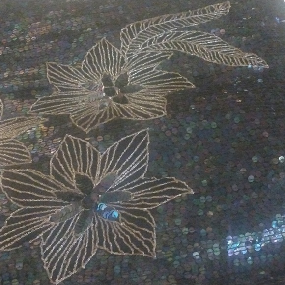 1X Black sequin top with an iredescent like rainbow look. Beaded flowers. - Picture 4 of 9